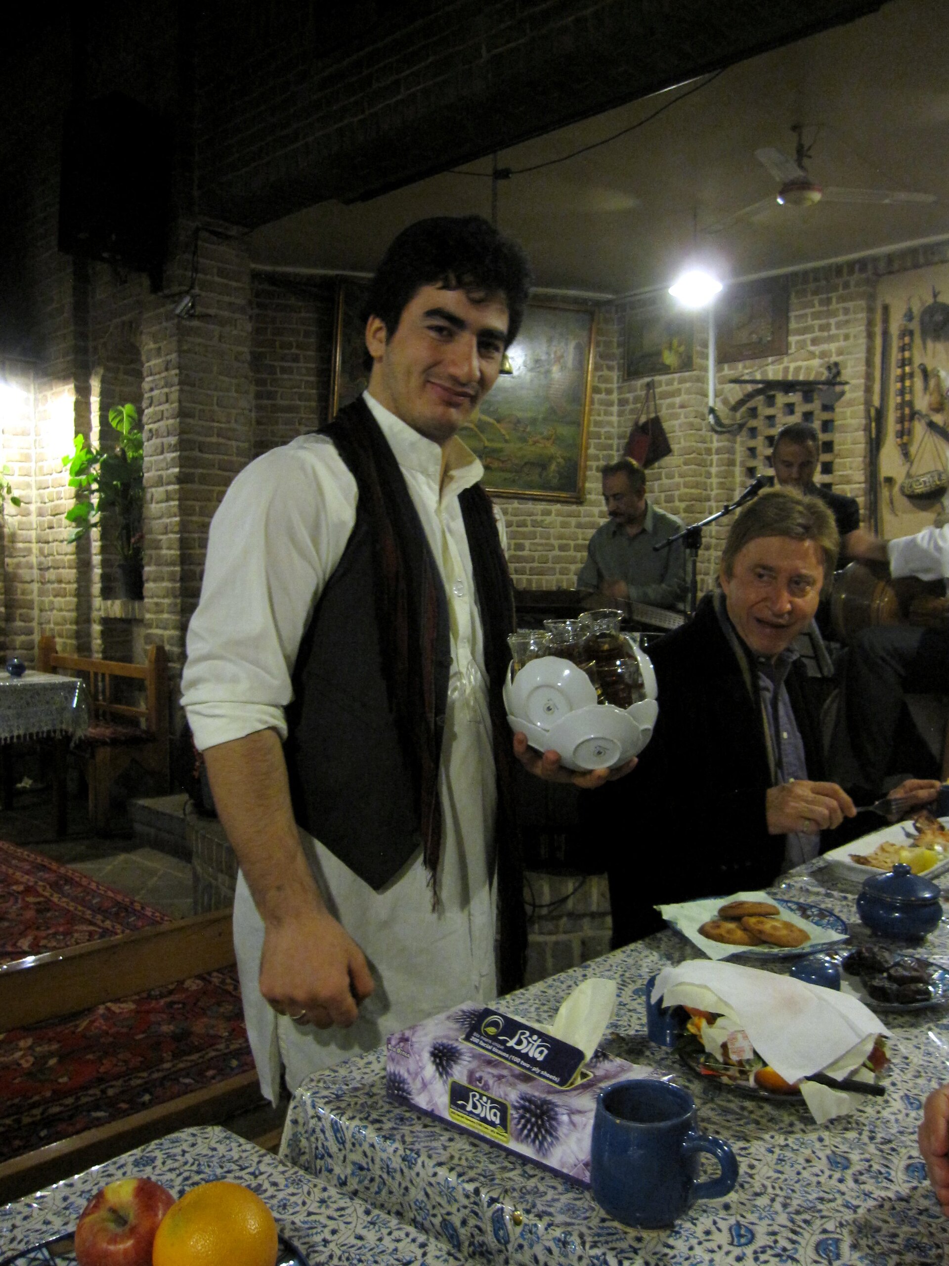 فضای سنتی سالن